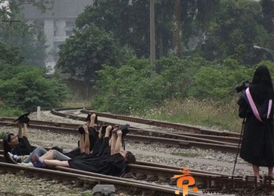 搞笑图片扫一扫送礼品 这绝对不是诚心的