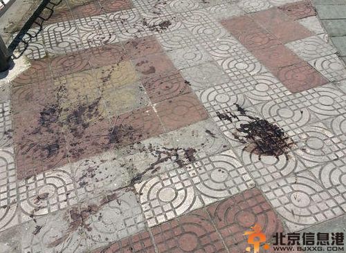 爆广场舞老汉扇里藏刀杀人图片内幕 花钱找女舞伴坏人变老还是坏