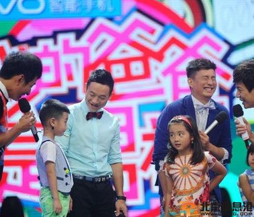 杨阳洋示爱黄多多显羞涩 大量黄多多近照引围观