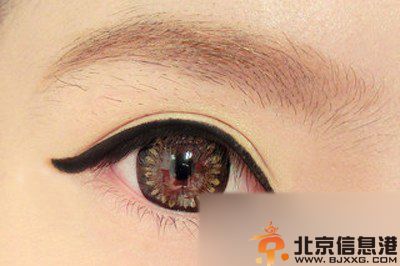日系无辜大眼妆画法图解教程 教你打造可爱无辜大眼