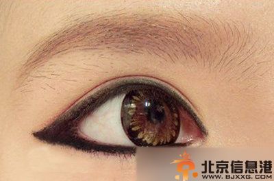 日系无辜大眼妆画法图解教程 教你打造可爱无辜大眼