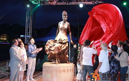 梅艳芳哥哥梅启明个人资料 梅艳芳纪念铜像揭幕梅哥被阻止上台