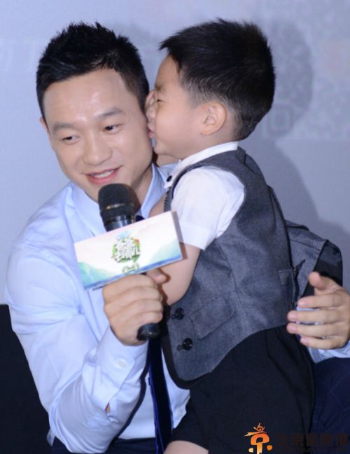 杨阳洋哮喘是真的吗 导演谢涤葵与爸爸杨威说法不一引质疑