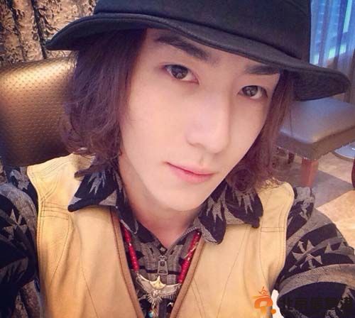 演员许峰的女朋友是谁揭个人资料微博 与曹曦月亲密照片被爆