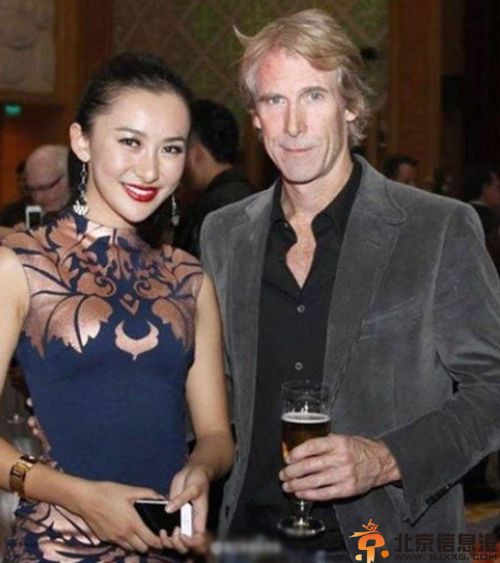 变形金刚4女记者吉丽个人资料微博 其生活照受关注