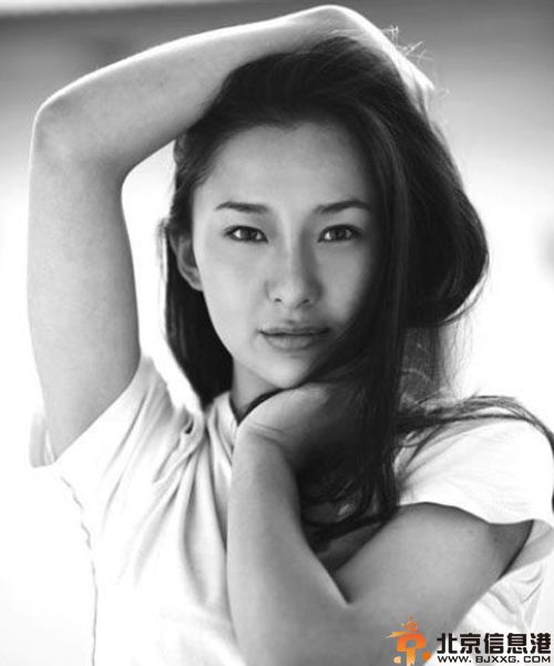 变形金刚4女记者吉丽个人资料微博 其生活照受关注