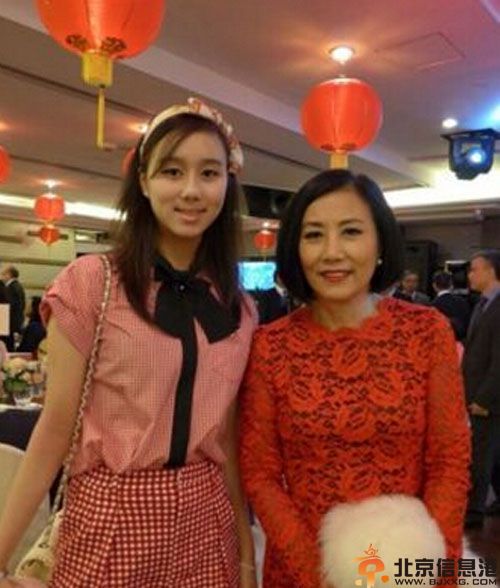 赌王四太梁安琪儿女何超欣资料照片 表示没兴趣做模特儿