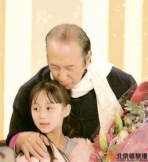 赌王四太梁安琪儿女何超欣资料照片 表示没兴趣做模特儿