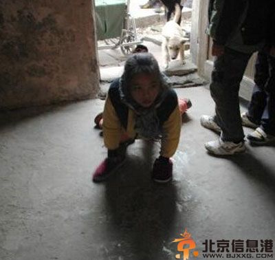 民警龚辉帮助残疾女孩周思盈等群众 被称残疾女孩的警察爸爸