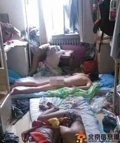 搞笑图片夏天的男生宿舍 有种案发现场的感觉