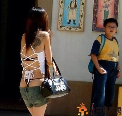 搞笑图片夏天的男生宿舍 有种案发现场的感觉