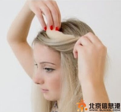 简单的盘发技巧步骤 让你看起来神采奕奕