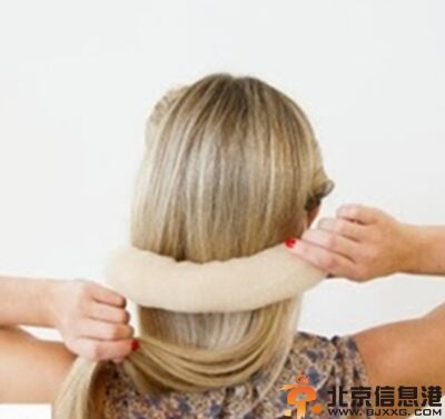 简单的盘发技巧步骤 让你看起来神采奕奕