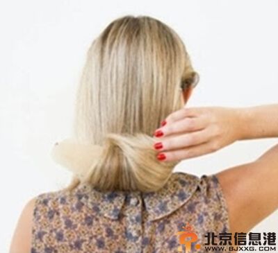 简单的盘发技巧步骤 让你看起来神采奕奕