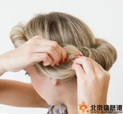简单的盘发技巧步骤 让你看起来神采奕奕