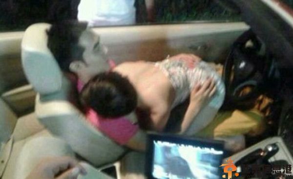 郭美美不雅视频不雅照床照疑曝光 依偎于大肚男子下身