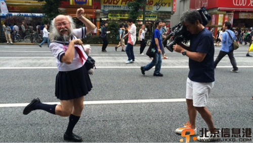 水手服爷爷小林秀章个人资料微博照片 水手服爷爷美国走红引关注