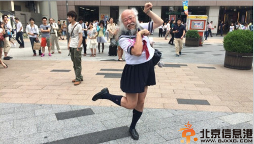 水手服爷爷小林秀章个人资料微博照片 水手服爷爷美国走红引关注