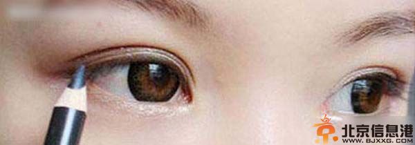 淑女妆画法步骤图解 教你怎样打造自然妆容