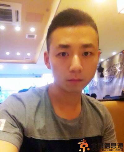 德阳脱衣交警江虎微博个人资料 曝其肌肉照生活照片