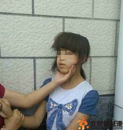 初中女生上衣被扒光遭群殴 曝光打人者QQ空间资料图片