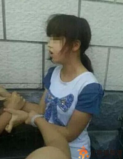 初中女生上衣被扒光遭群殴 曝光打人者QQ空间资料图片