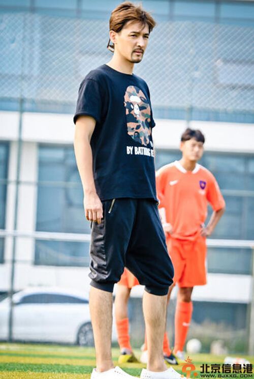 电视剧少年足球剧情介绍演员表 胡歌蓄胡须变身落魄教练