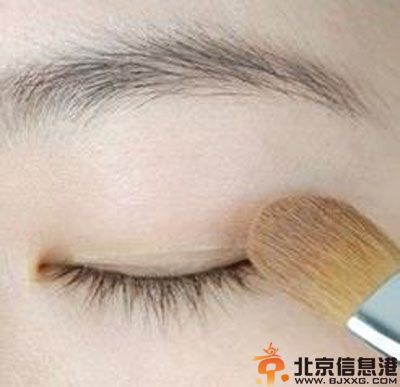 双眼皮贴教程图解 教你双眼皮贴怎么贴最自然