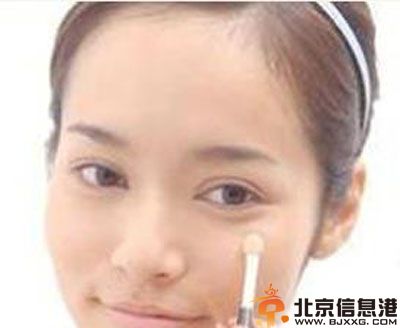 如何用粉扑打粉底 只需7步教会你粉扑怎么用