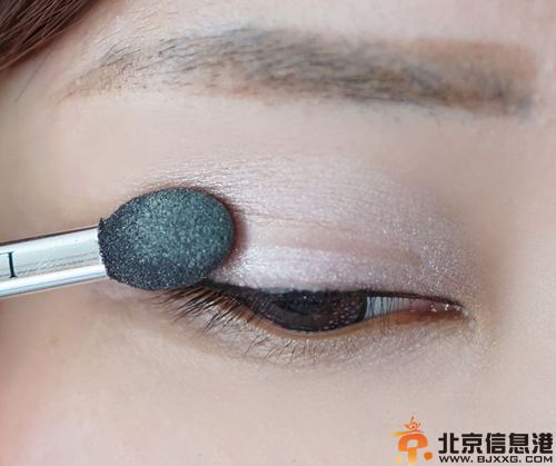 韩式烟熏妆教程图解 教你快速打造韩式眼妆
