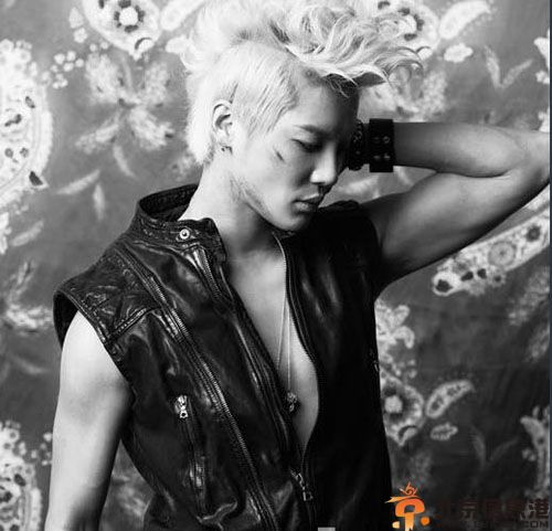 金俊秀女友图片疑流出 百亿韩币盖饭店传金俊秀整容