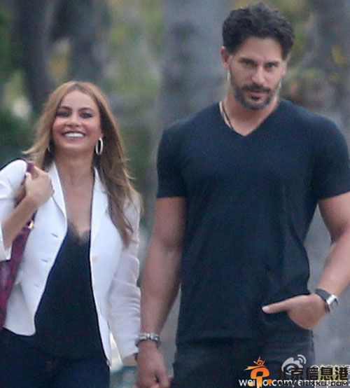 索菲亚·维加拉男友是谁 与狼人乔·曼根尼罗恋爱成最性感情侣