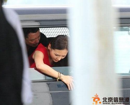 何佩瑜姜皓文车震剧照曝光 揭何佩瑜全婐艺术照三级电影床戏