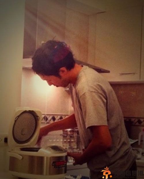 台湾艺人艾莉丝曾莉婷老公是谁 女儿当街被骂丑泪奔揭其微博资料