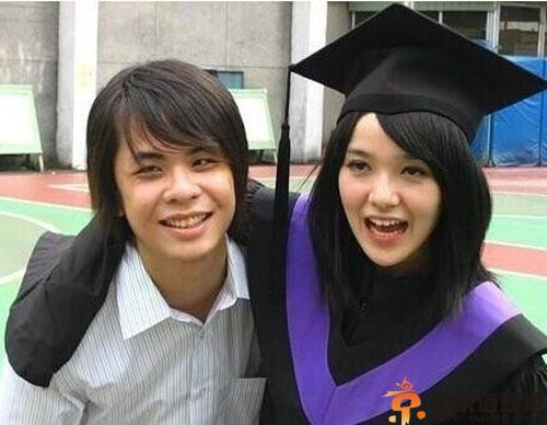 郭采洁毕业照微博曝光 曾被整容个人资料成焦点