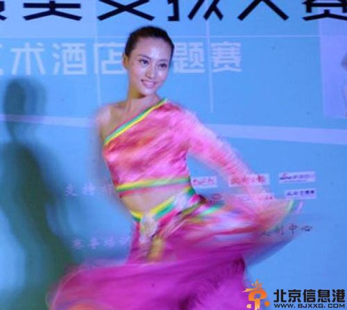 2014成都最美女孩大赛图片 看各大校花争相斗艳