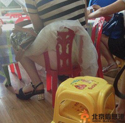 搞笑图片女汉子与软妹子 女汉子是不会变成淑女滴
