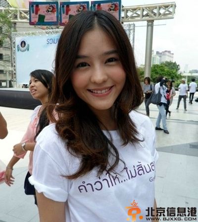 长国字脸女生适合的发型图片 修饰脸型让他一见钟情