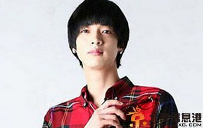 男生齐刘海蘑菇头发型图片 可爱帅气才能魅力加分