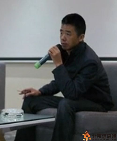 魅族黄章的微博个人资料照片 调侃小米4材质魅族2007年已采用