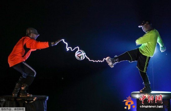 孕妇看世界杯流产 小伙高压线上玩闪电<a href='http://www.bjxxg.cn/sports/zuqiu/' target='_blank'><u>足球</u></a>【如此致敬世界杯】