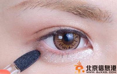 如何画卧蚕妆 打造可爱迷人卧蚕眼