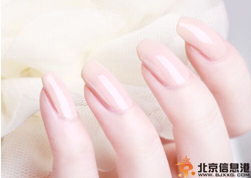 什么指甲油显手白 注意挑选显手白指甲油颜色