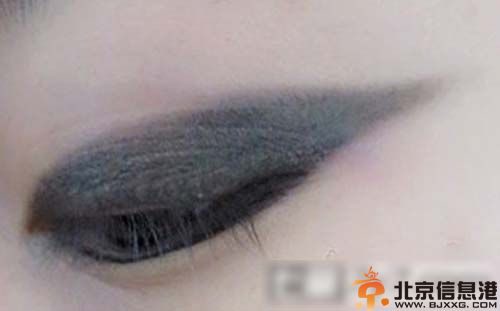孙佳仁眼妆画法步骤图解 单眼皮MM不容错过化妆技巧