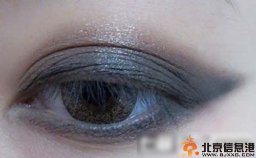 孙佳仁眼妆画法步骤图解 单眼皮MM不容错过化妆技巧
