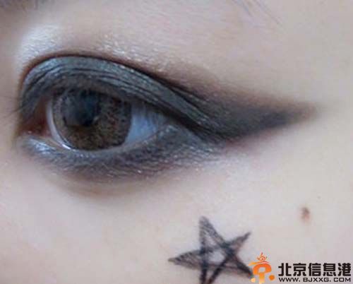 孙佳仁眼妆画法步骤图解 单眼皮MM不容错过化妆技巧