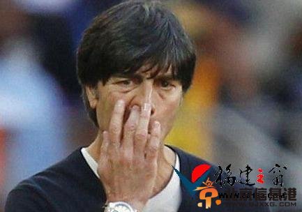 勒夫挖鼻屎被恶搞集锦：慢放勒夫舌尖上的鼻屎动图