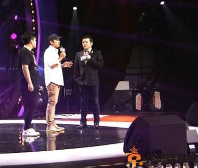 王志飞儿子王也个人资料照片 反对儿子当歌手当众摔话筒