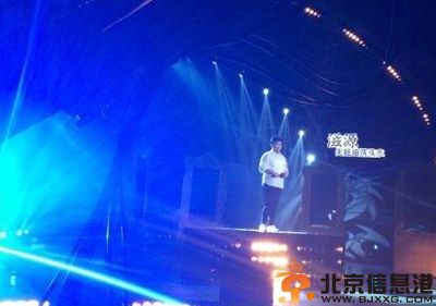 王志飞儿子王也个人资料照片 反对儿子当歌手当众摔话筒