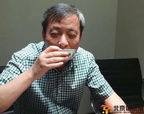 收藏家刘益谦老婆王薇简历资料微博照片 2.8亿港元购鸡缸杯喝茶